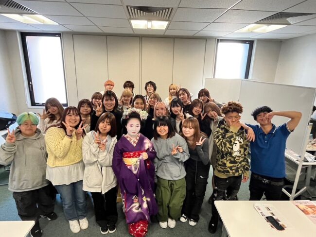 １年生が学外研修に行きました。